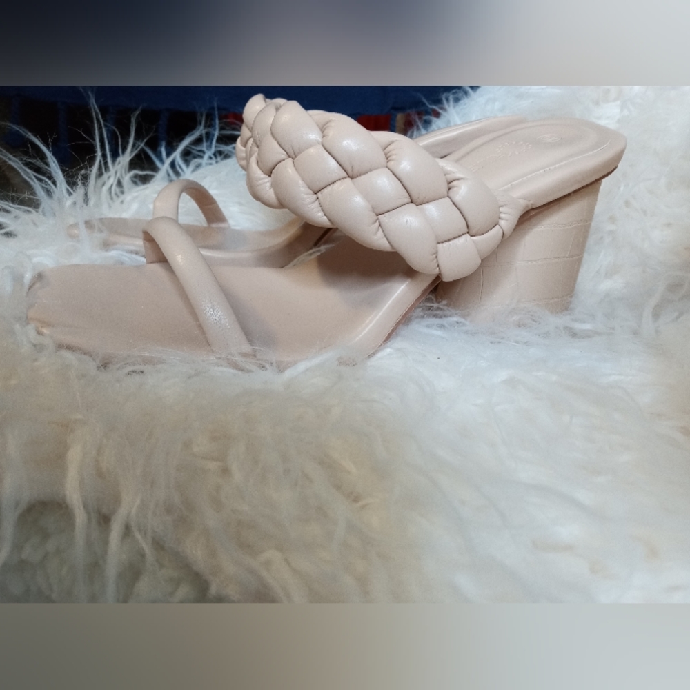 Rilista tan Sandals NWOT 9.5 - Picture 2 of 3